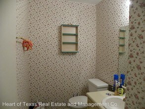 2521 Crosstimbers St in Huntsville, TX - Building Photo - Building Photo