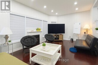 235 Pineland Ct in Waterloo, ON - Building Photo - Building Photo