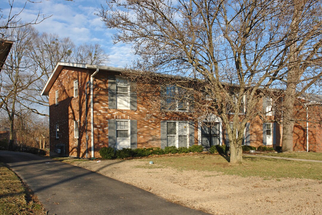 2706 Riedling Dr in Louisville, KY - Building Photo