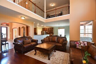 18526 W Laura Shore Dr in Cypress, TX - Foto de edificio - Building Photo