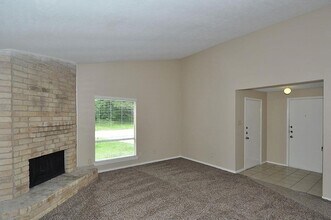 28302 Doverbrook Dr in Huffman, TX - Building Photo - Building Photo