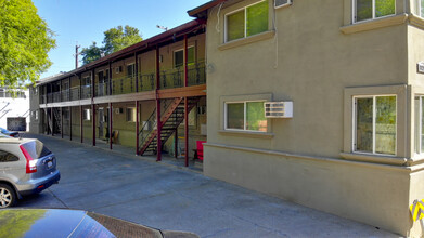 Woodlake Oaks Apartments in Sacramento, CA - Building Photo - Building Photo