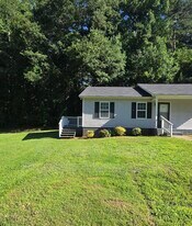 33 Maria Cir in Jefferson, GA - Building Photo