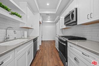 1167 S Roxbury Dr in Los Angeles, CA - Foto de edificio - Building Photo