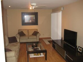 1094 Merrimar Cir S in Columbus, OH - Foto de edificio - Building Photo
