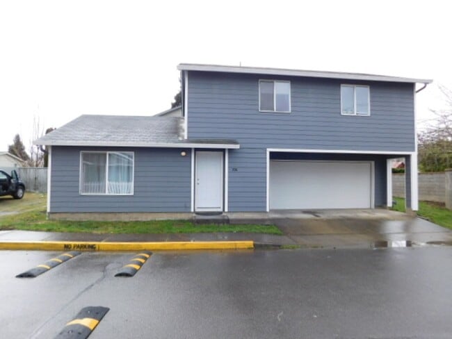 property at 3018 Hollyridge