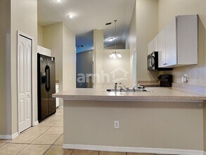 518 Napa Valley Cir in Valrico, FL - Building Photo - Building Photo