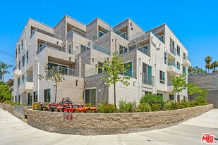 4406 Fulton Ave in Los Angeles, CA - Building Photo