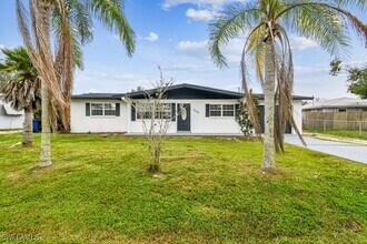 13005 Seventh St in Ft. Myers, FL - Building Photo - Building Photo