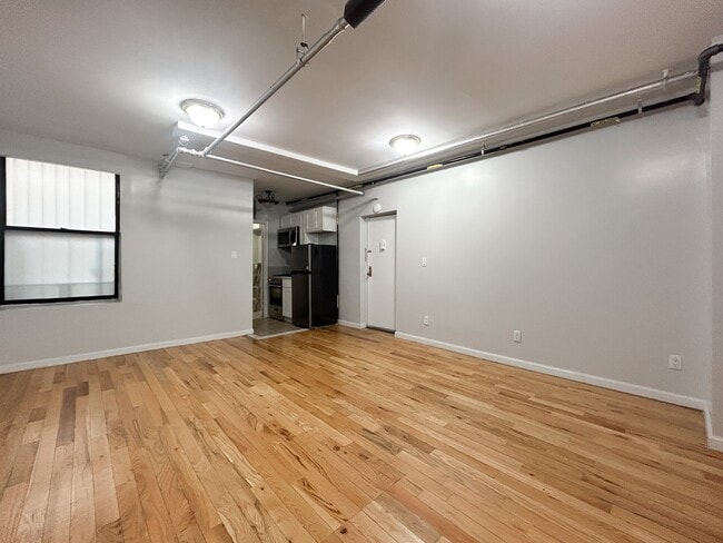 541 W 156th St