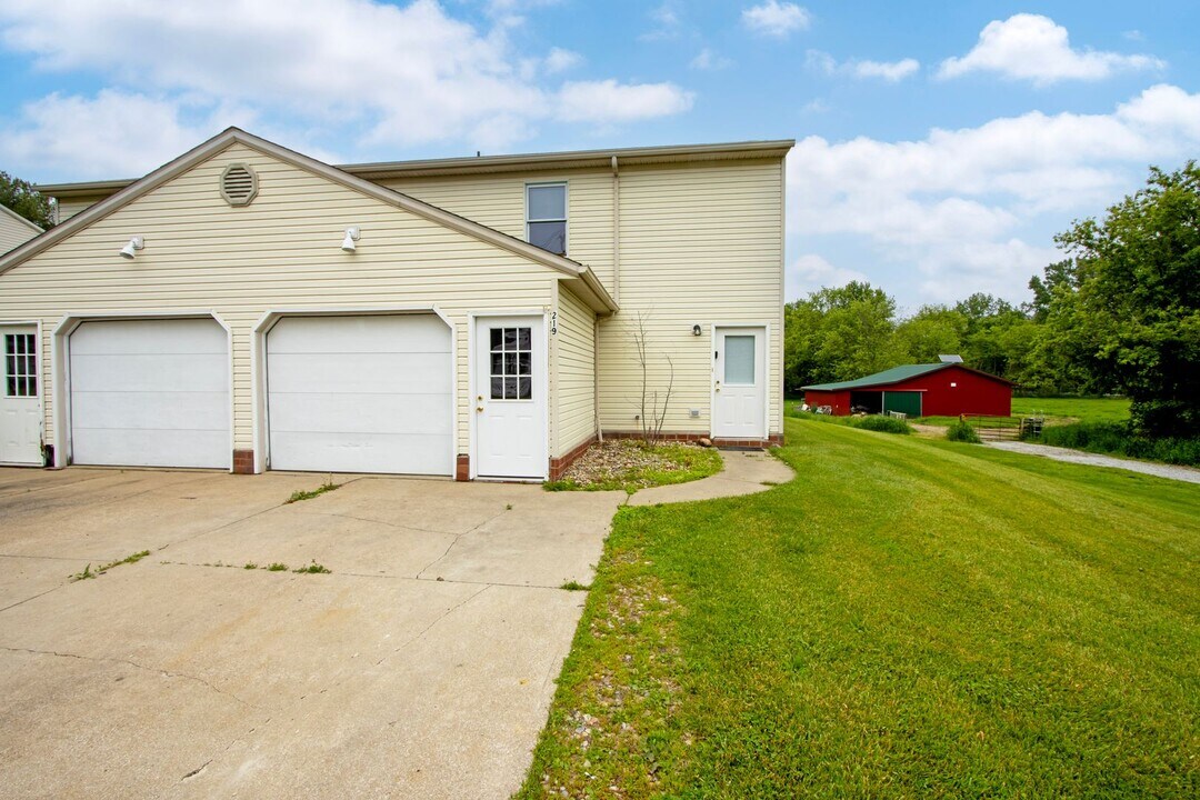 219 Coulter St in Creston, OH - Building Photo