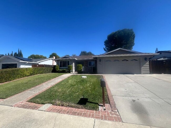 property at 3421 Serpentine Dr