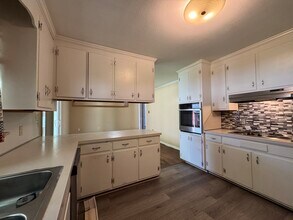 117 Southerland Dr in Hampton, VA - Building Photo - Building Photo