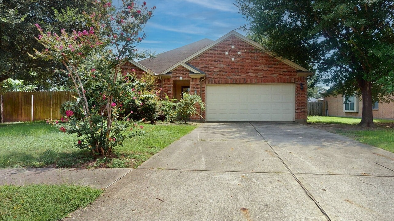1103 Sun Prairie Dr in Houston, TX - Building Photo