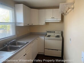 324 SW Calapooia St in Albany, OR - Foto de edificio - Building Photo