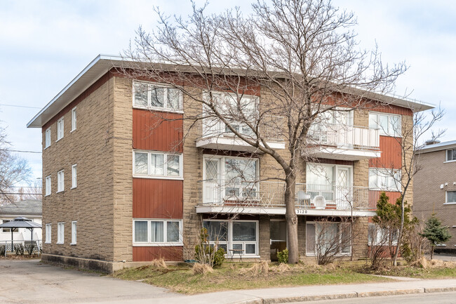 3120 Hochelaga Boul in Québec, QC - Building Photo - Primary Photo