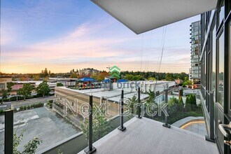 889 Ave Sq NE in Bellevue, WA - Building Photo - Building Photo