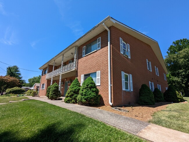 510 S Madison St, Unit 1 in Marion, IL - Building Photo - Building Photo