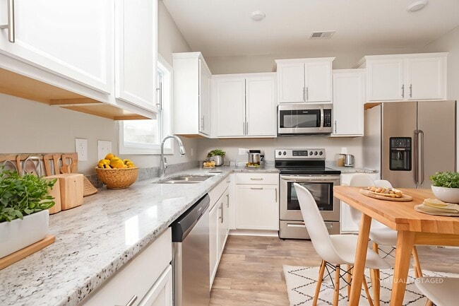 1192 Black Oak Cir in Clarksville, TN - Foto de edificio - Building Photo