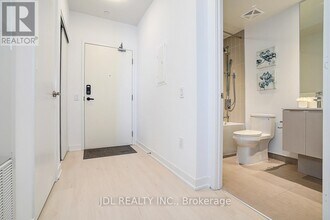 3900 Confederation Pkwy in Mississauga, ON - Building Photo - Building Photo