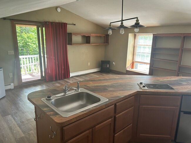 11 Cotton Ct, Unit Studio in Diamond Point, NY - Building Photo - Building Photo