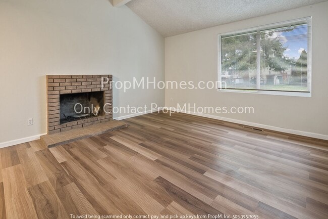 2735 NE Grant St in Hillsboro, OR - Building Photo - Building Photo