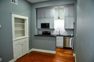 1013 S Glasgow Dr, Unit A