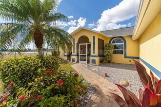 304 NW 12th Ln in Cape Coral, FL - Building Photo - Building Photo