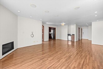 8530 Holloway Dr, Unit 306 in West Hollywood, CA - Building Photo - Building Photo