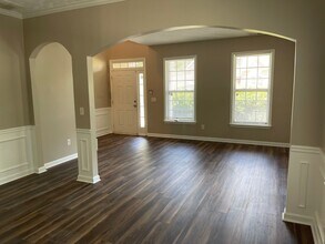 8801 Lakecrest Way in Union City, GA - Building Photo - Building Photo
