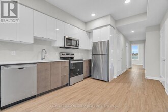 708 Woolwich St in Guelph, ON - Building Photo - Building Photo