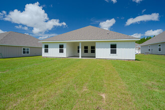 2425 Dakota Way in Crestview, FL - Building Photo - Building Photo