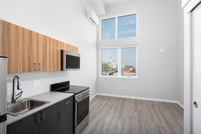 Ellis Apartments in Tacoma, WA - Building Photo - Interior Photo