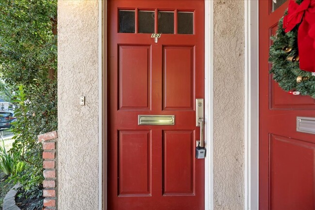 637 N Fairview St in Burbank, CA - Building Photo - Building Photo