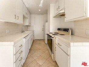 10751 Wilshire Blvd in Los Angeles, CA - Building Photo - Building Photo