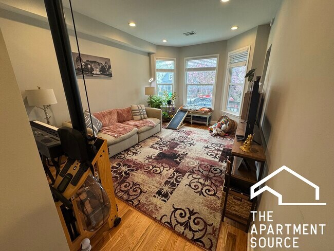 3130 N Kimball Ave, Unit 1 in Chicago, IL - Building Photo - Building Photo