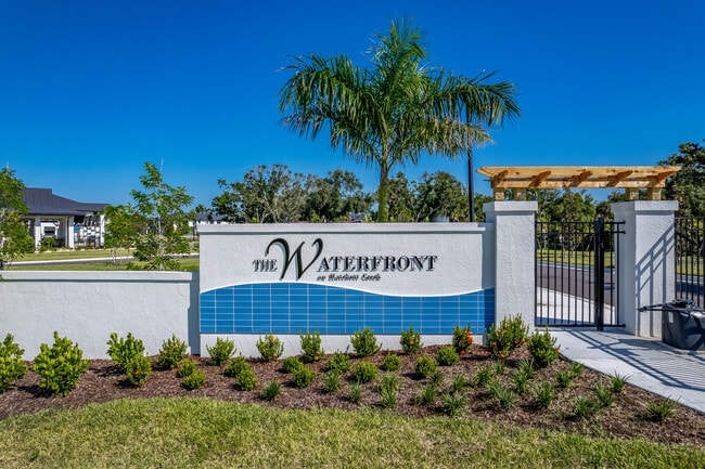 Waterfront On Hatchett Creek in Venice, FL - Foto de edificio - Building Photo
