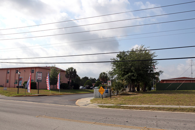 Tarpon Springs Manor Apartments in Tarpon Springs, FL - Building Photo - Building Photo