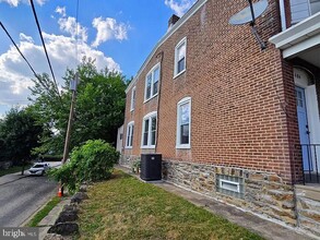 484 Shurs Ln in Philadelphia, PA - Building Photo - Building Photo