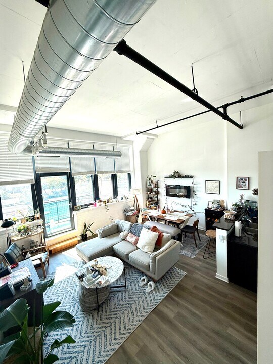 1224 W Van Buren St, Unit #307 in Chicago, IL - Building Photo
