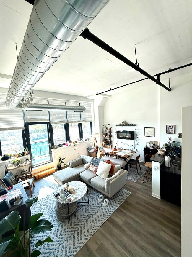 property at 1224 W Van Buren St