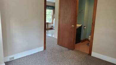 122 Curtis Ave, Unit Apt. #2 in Dalton, MA - Foto de edificio - Building Photo