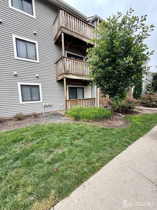 5205 Ravens Crest Dr in Plainsboro, NJ - Building Photo