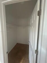 6960 Miami Gardens Dr in Hialeah, FL - Building Photo - Building Photo