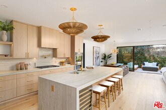 1008 Oakwood Ave in Los Angeles, CA - Building Photo - Building Photo