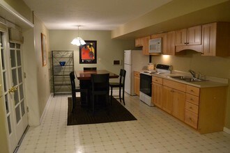 7425 Magic View Cir in Cottonwood Heights, UT - Building Photo - Building Photo