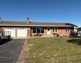 1084 E Santa Fe St, Unit 1084 in Gardner, KS - Building Photo