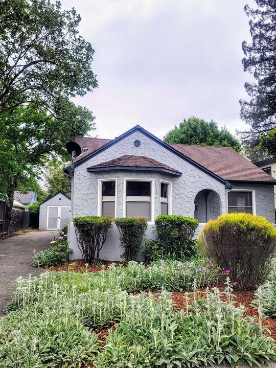 1930 Belmont Ct in Santa Rosa, CA - Building Photo