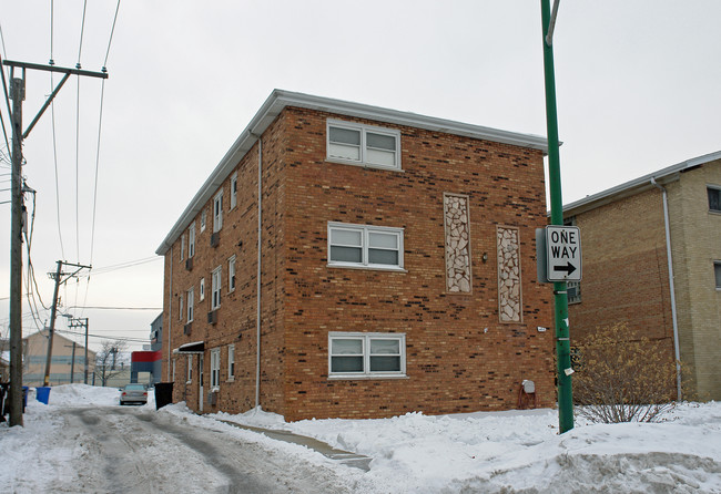 6015 W 64th Pl in Chicago, IL - Building Photo - Building Photo