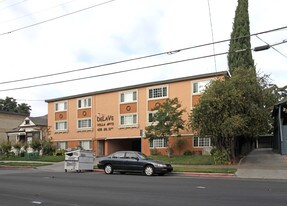DeLaVe Villa Apartments in San Jose, CA - Building Photo